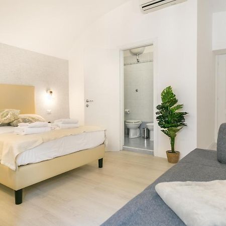 White Candia Guesthouse Рим Екстер'єр фото