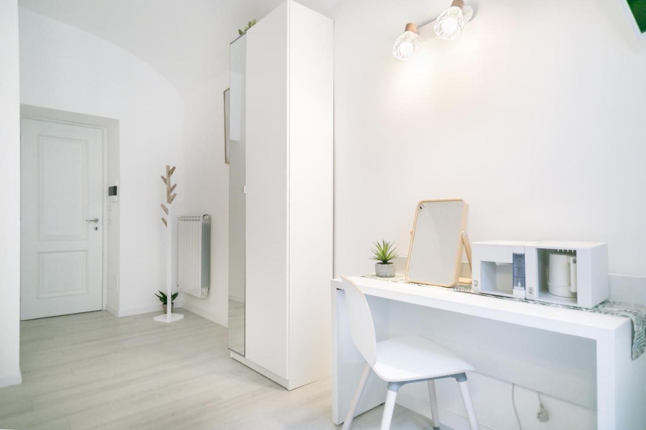 White Candia Guesthouse Рим Екстер'єр фото