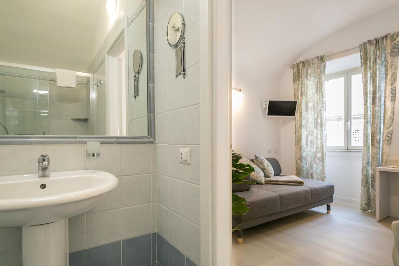 White Candia Guesthouse Рим Екстер'єр фото
